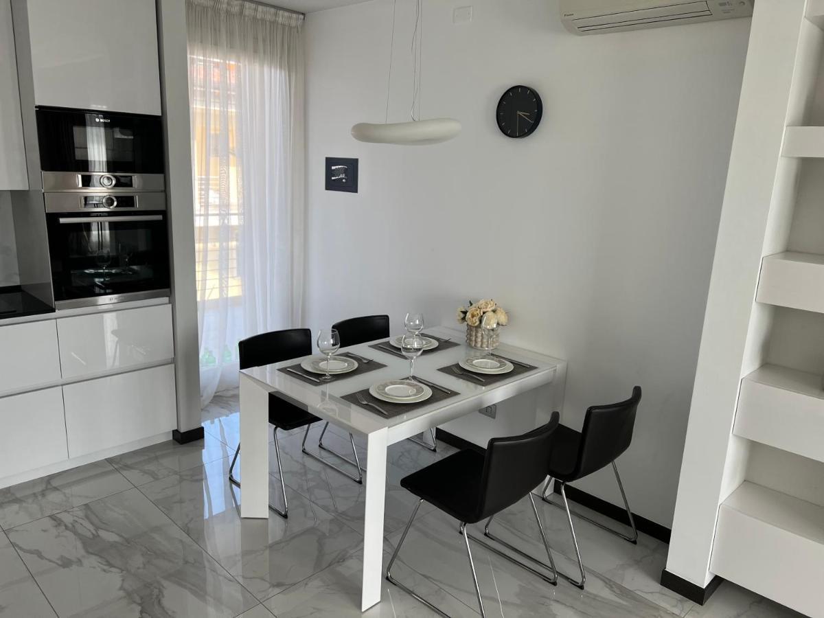 Paganini Suites And Apartments Сирмионе Экстерьер фото