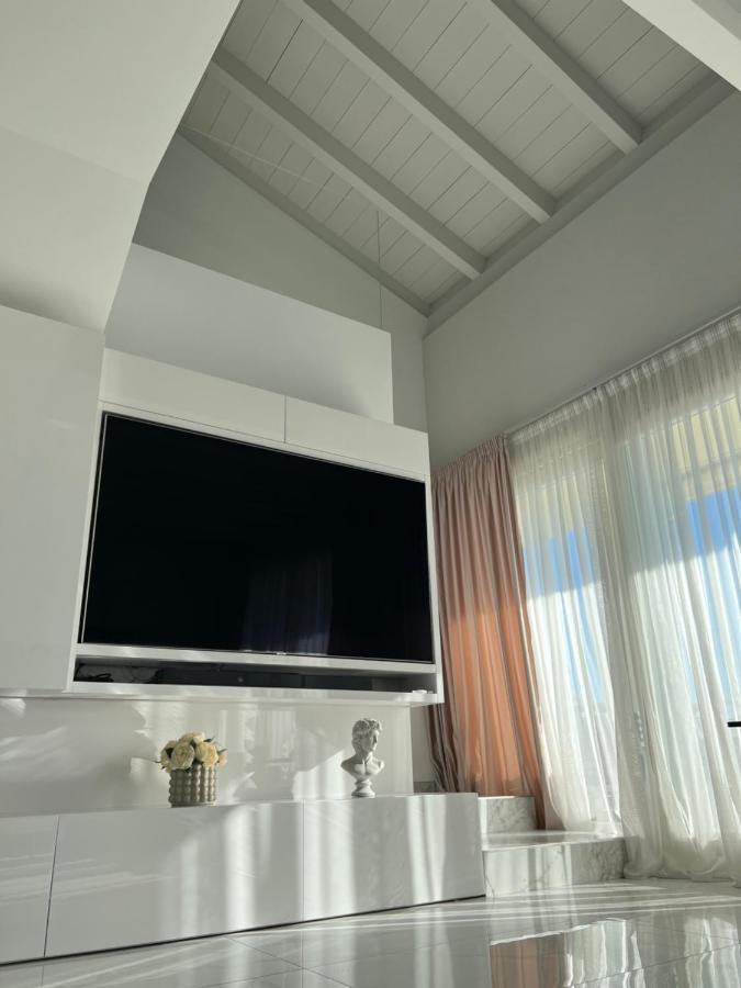 Paganini Suites And Apartments Сирмионе Экстерьер фото