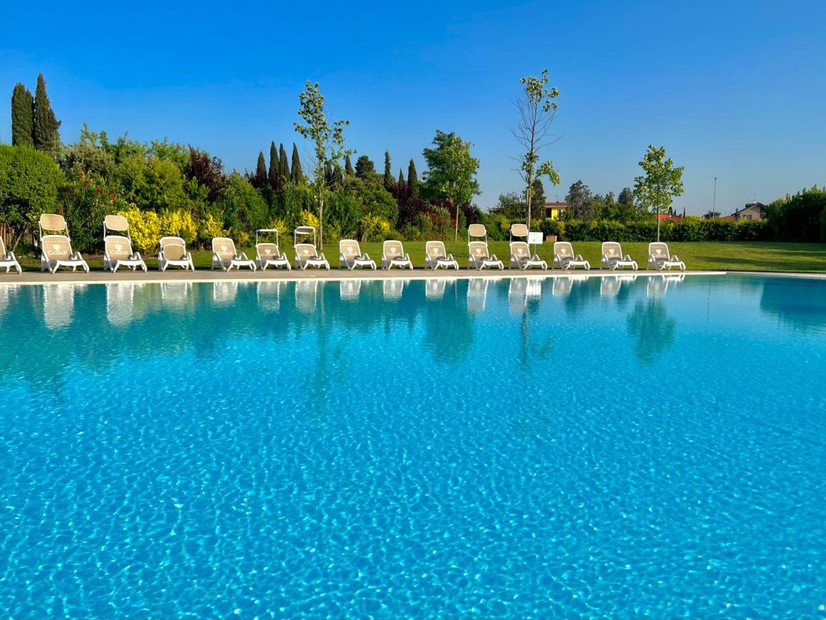 Paganini Suites And Apartments Сирмионе Экстерьер фото