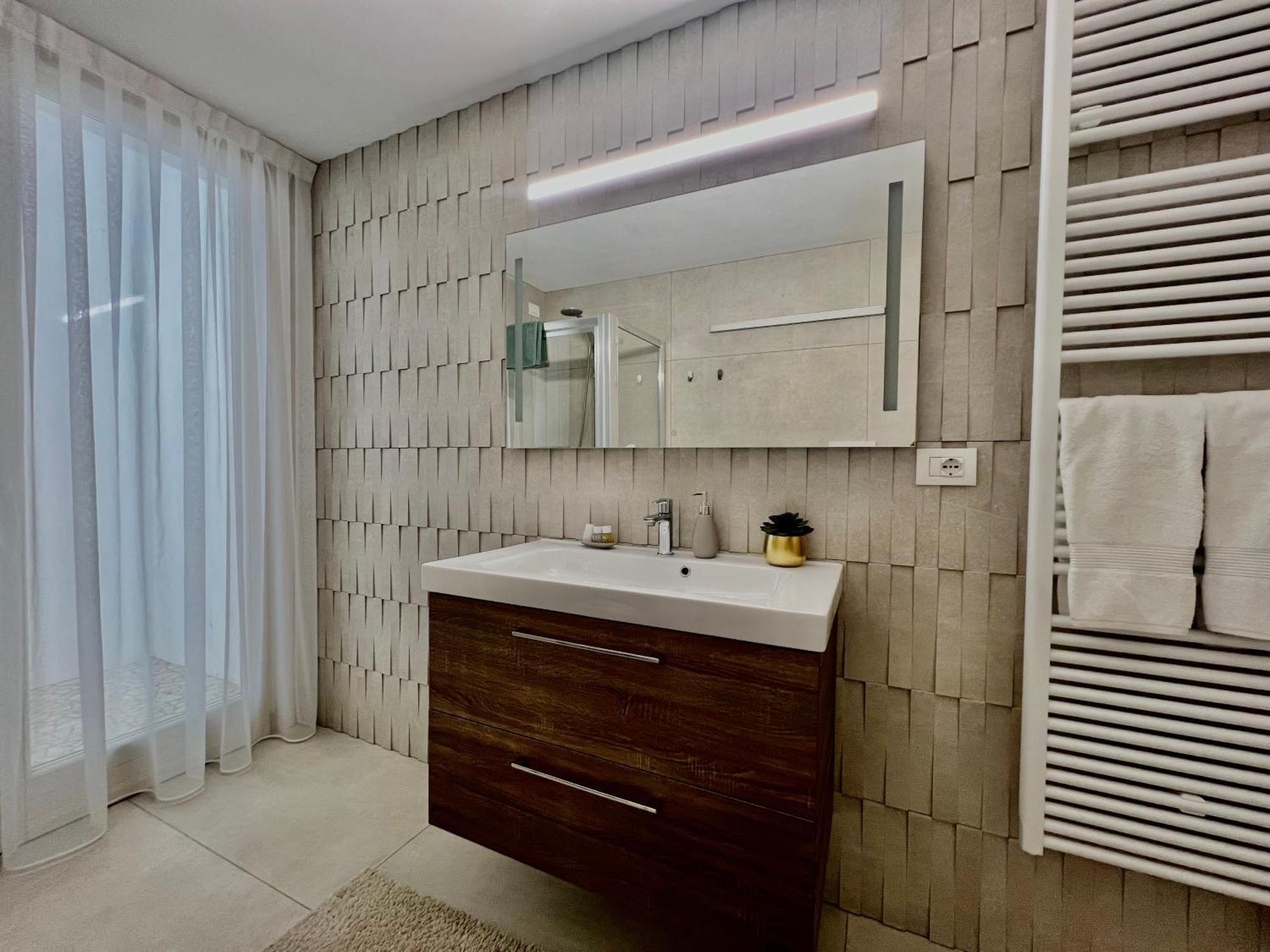 Paganini Suites And Apartments Сирмионе Экстерьер фото