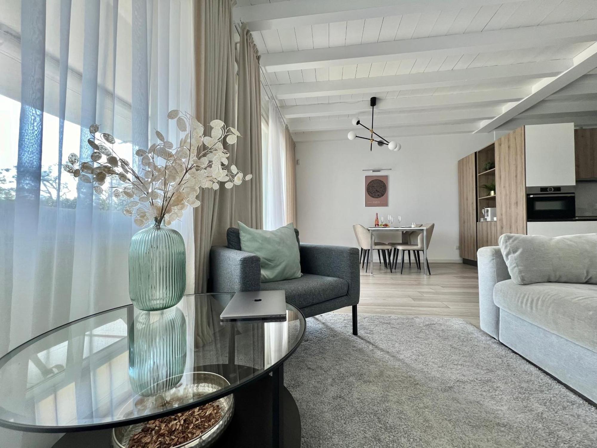 Paganini Suites And Apartments Сирмионе Экстерьер фото