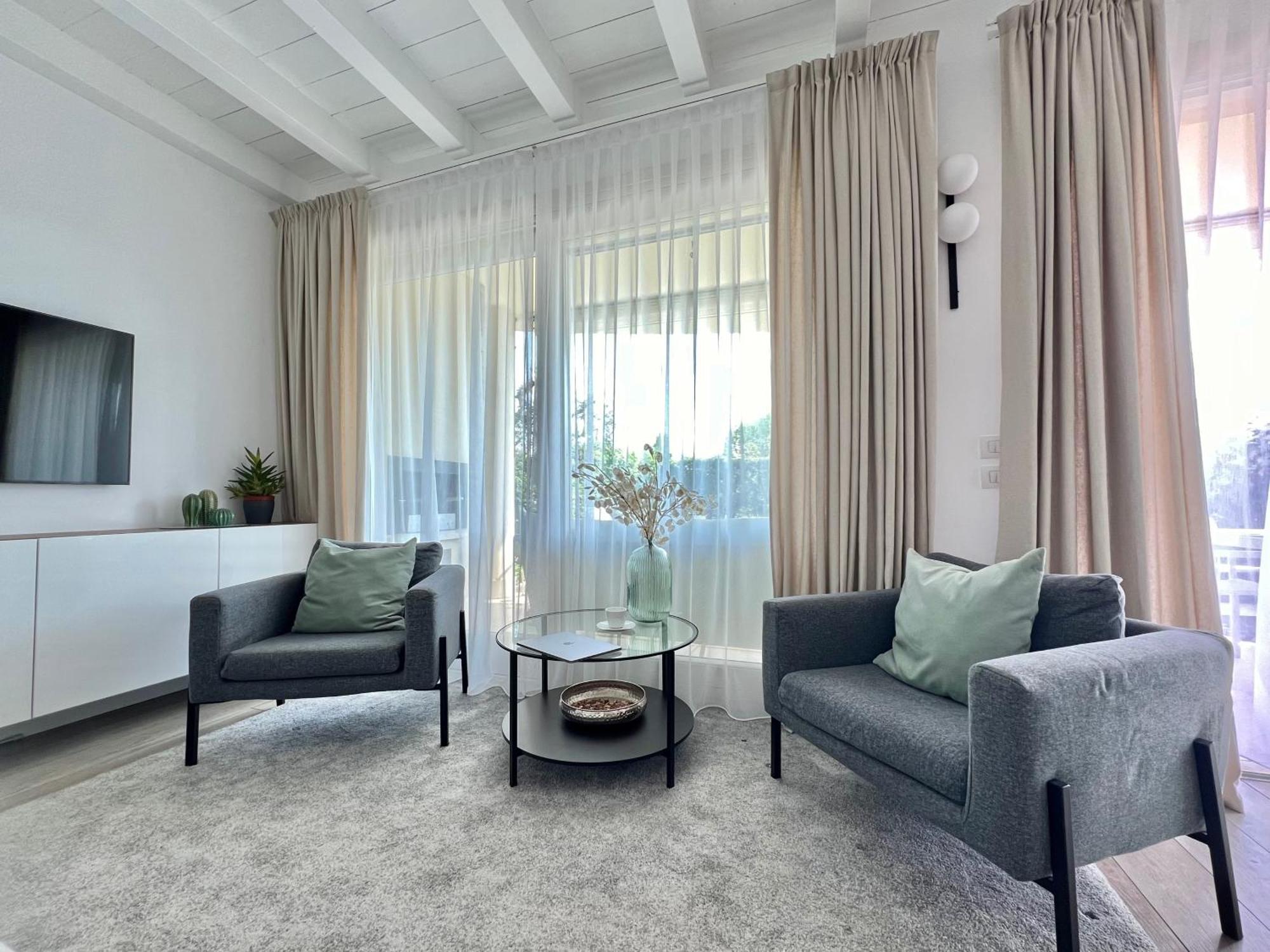 Paganini Suites And Apartments Сирмионе Экстерьер фото